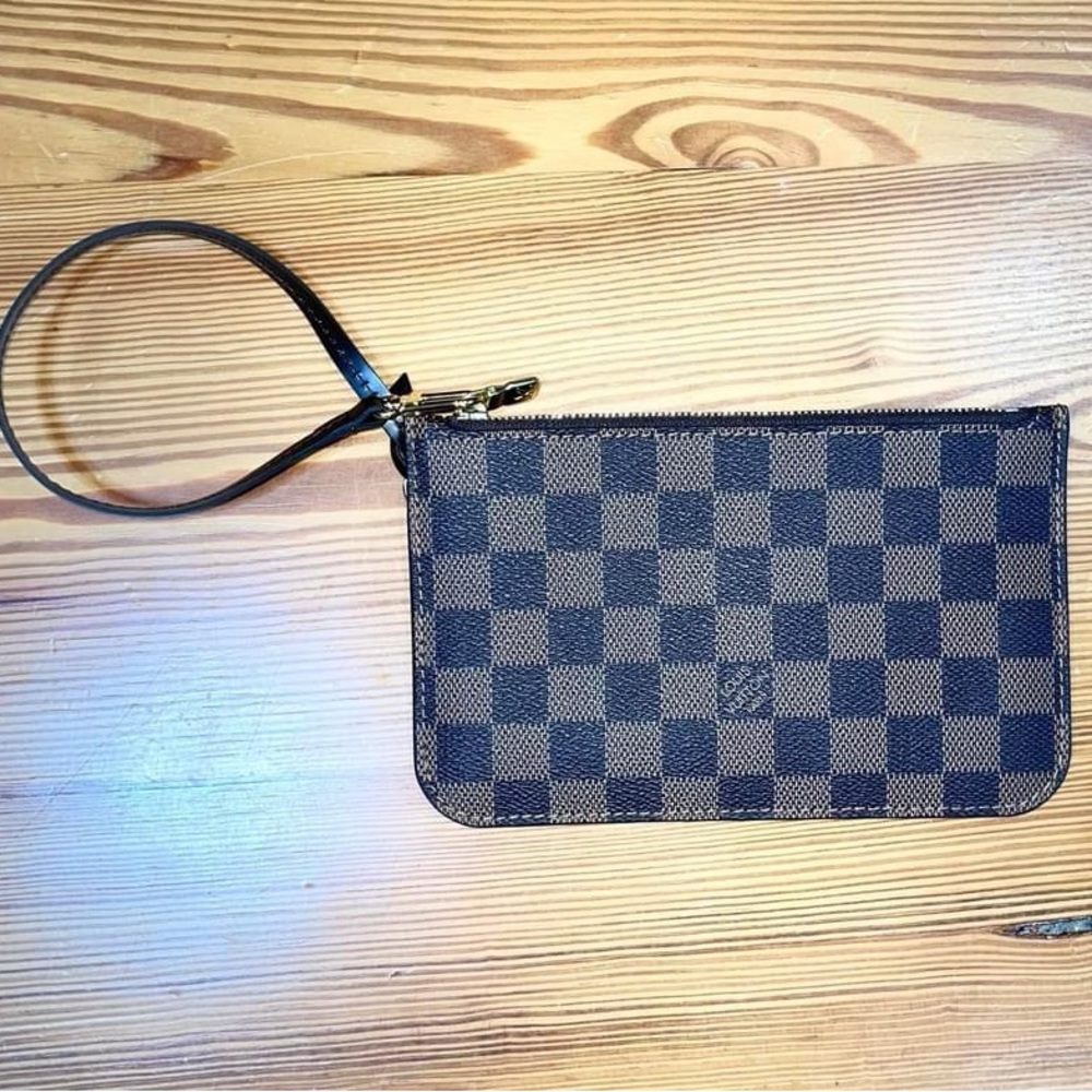 Louis Vuitton Neverfull Pouch